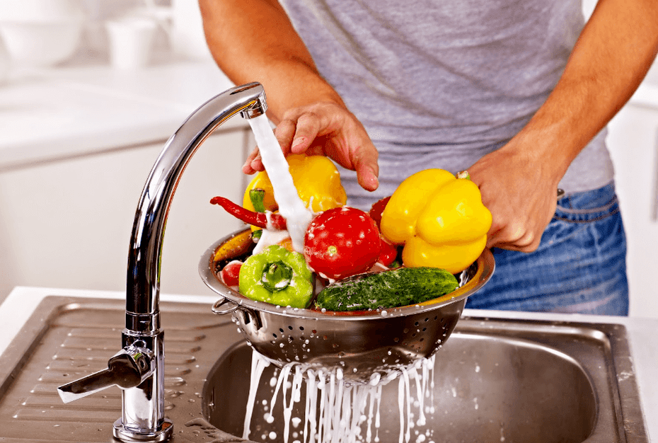 washing vegetables to prevent worm infection